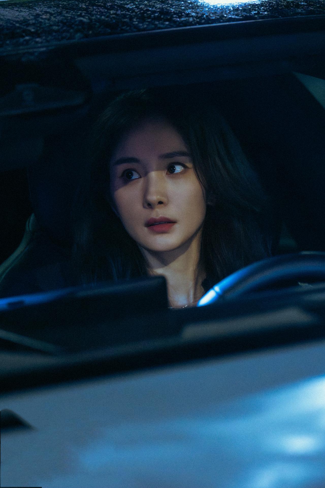 大年初三，带着家人一起看了张艺谋主导的《惊蛰无声》，我觉得这部电影可以说是今年春