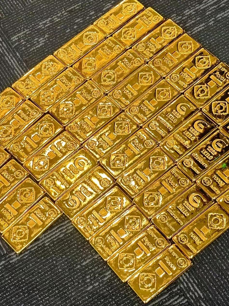 银行工作二十年的叔叔跟我念叨，手里有30万别一股脑存银行，这话听着有点反常识，但