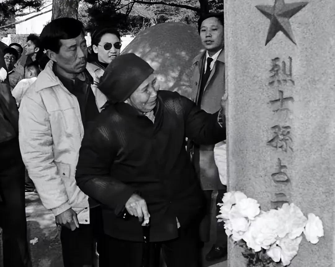1992年，抗美援朝一级战斗英雄孙占元唯一的妹妹在时隔40年之后，第一次来到沈阳