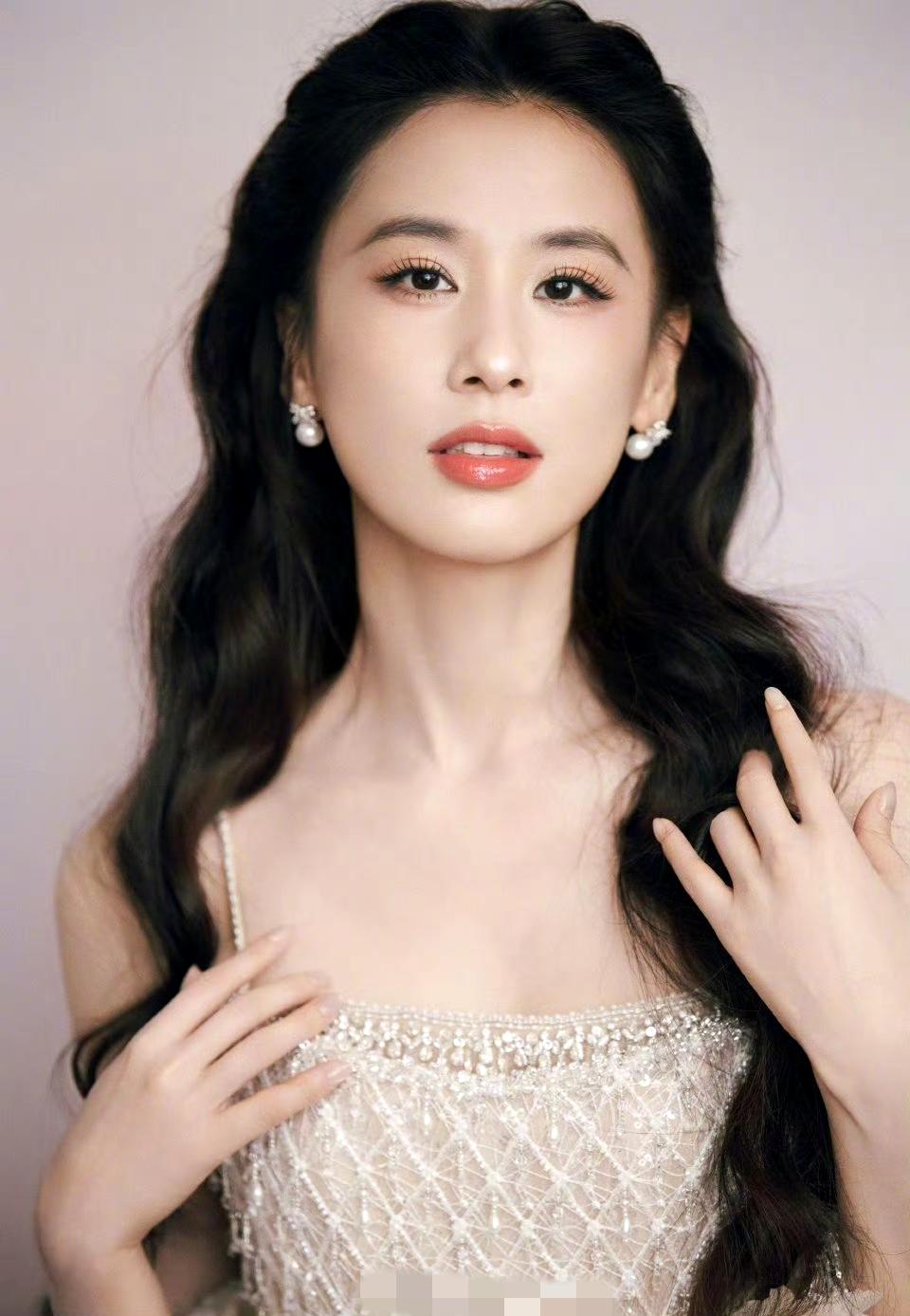 浪姐1从不养闲人！黄圣依实力依旧在线
 
黄圣依真的印证了一句话，初代浪姐个个都