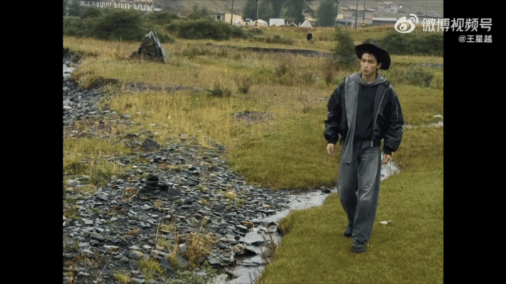 王星越川西跳藏族舞王星越要转型当户外博主了吗王星越自驾川西也太会玩了！跟着藏民学