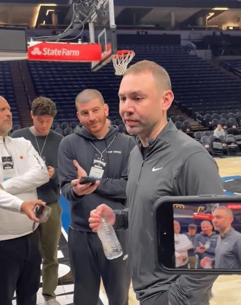 官方通报女子劝阻男子吸烟引争执掘金主帅大卫-阿德尔曼接受采访，谈到了阿龙-戈登的