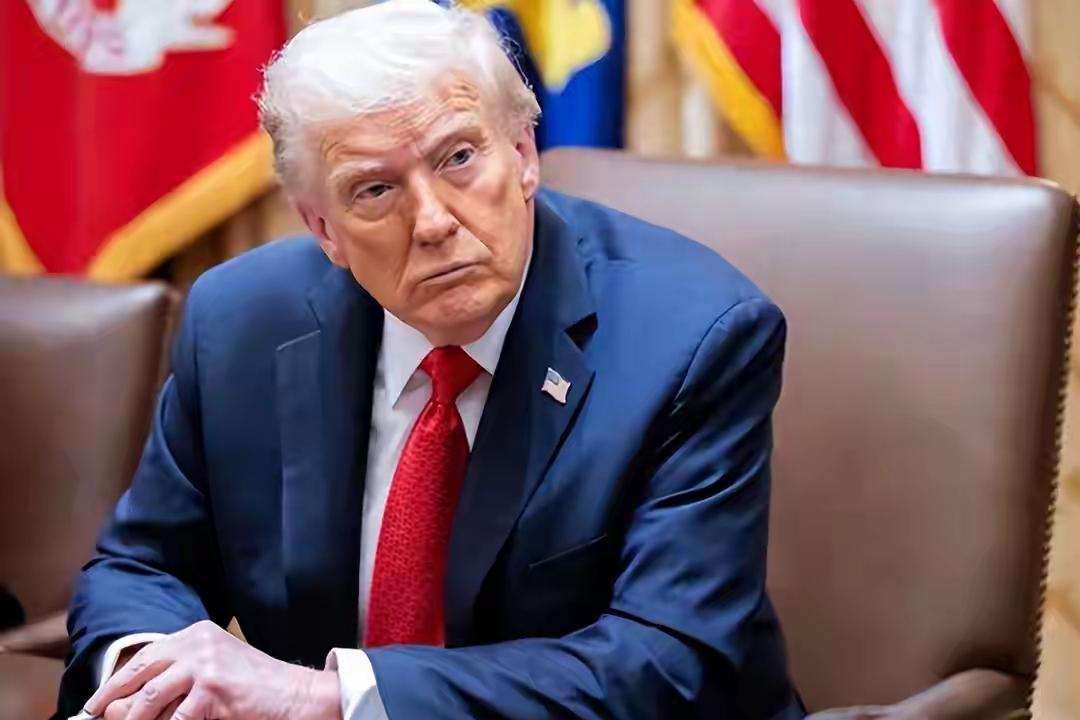 美国政坛彻底震动！萝莉岛文件公开法案全票落地，川普签署后，名流黑料将全曝光？
 