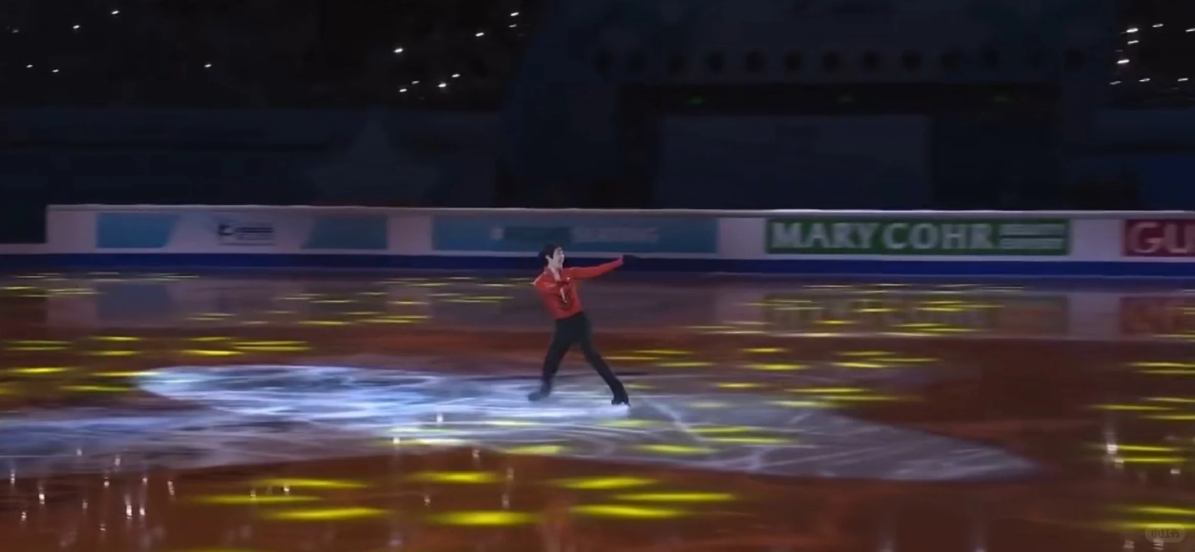 金博洋北奥战袍再登场 爷青回！金博洋的北奥火凤凰战袍再度亮相冰场，这抹红直接拉满