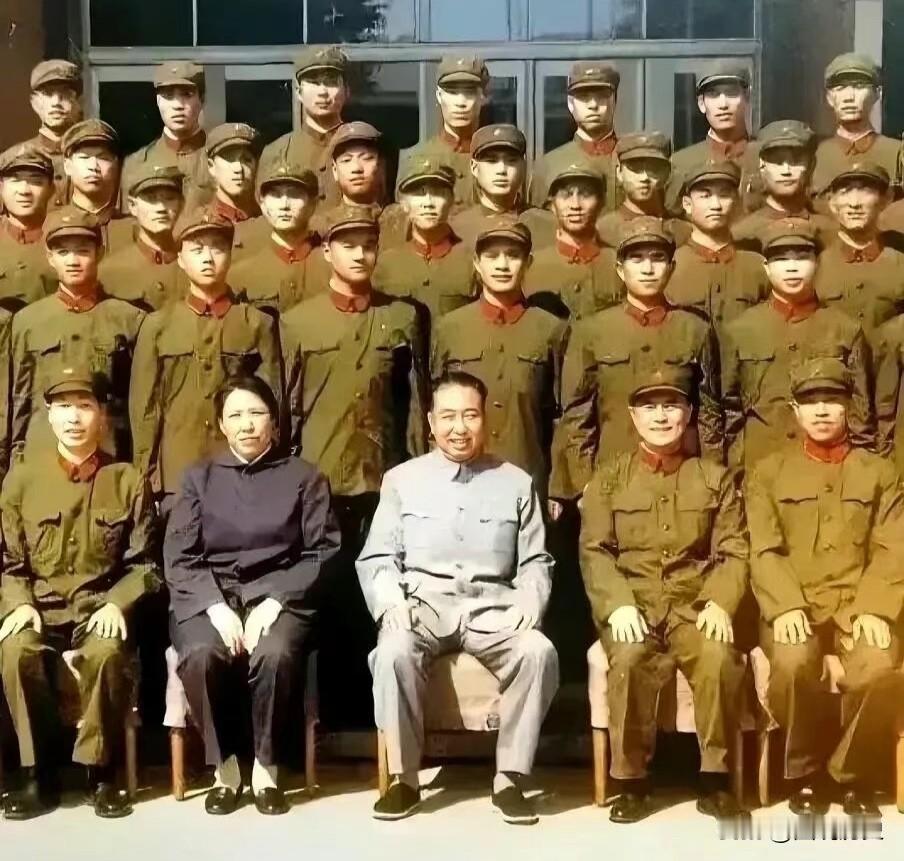 你听过8341部队么？

1977年4月12日，身为新一代领袖的华国锋同志，和8