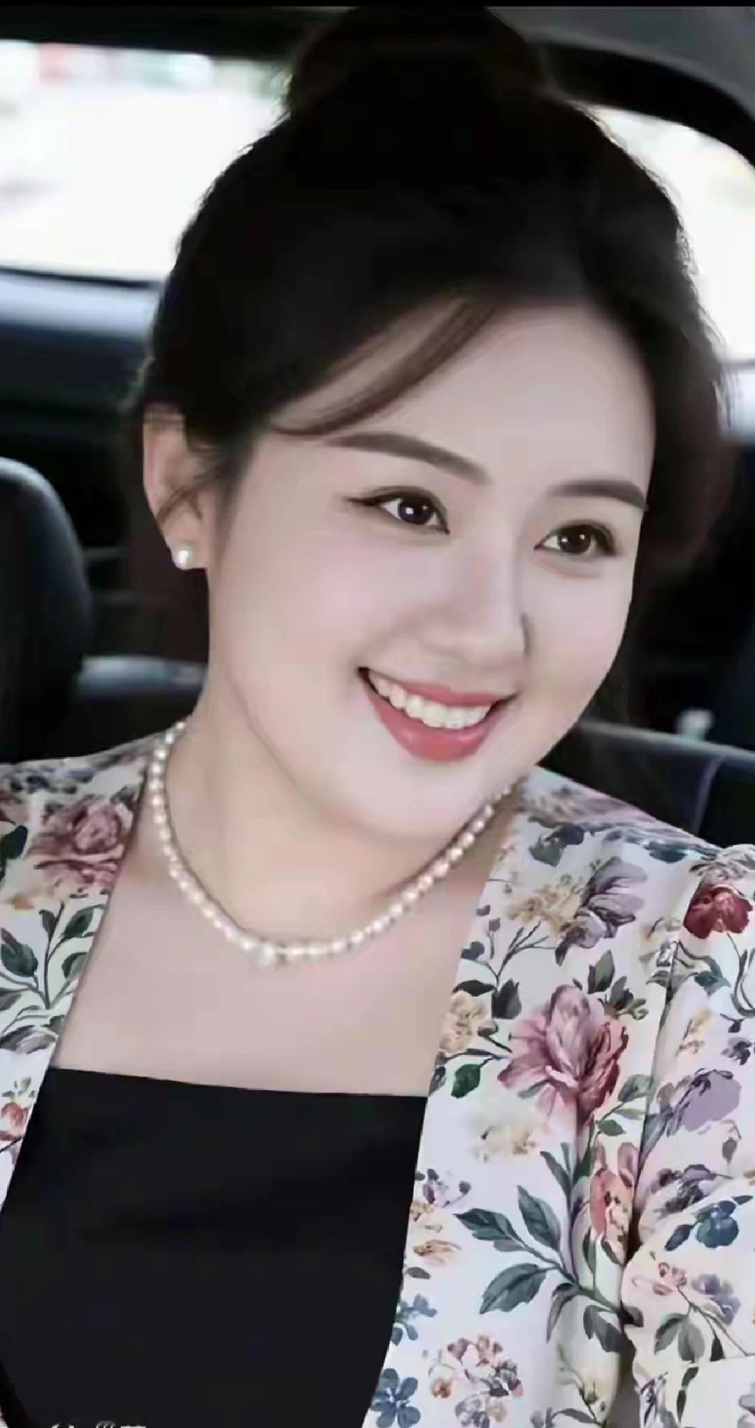 文笔挑战：
往事如烟散不去，
岁月若歌反复唱。