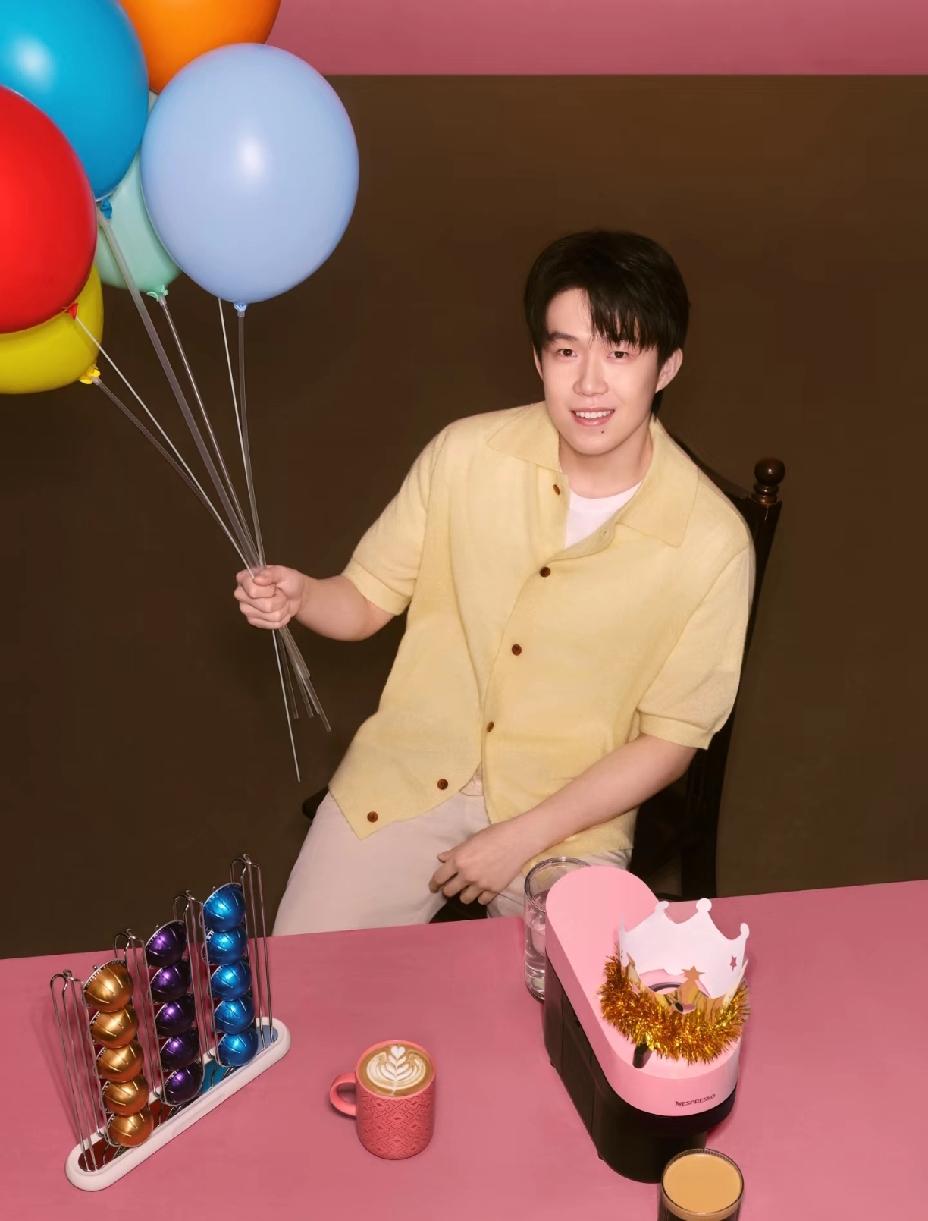 王楚钦发小红书了，
新的形象青春阳光，
网友们直呼“帅呆了”！

王楚钦小红书发