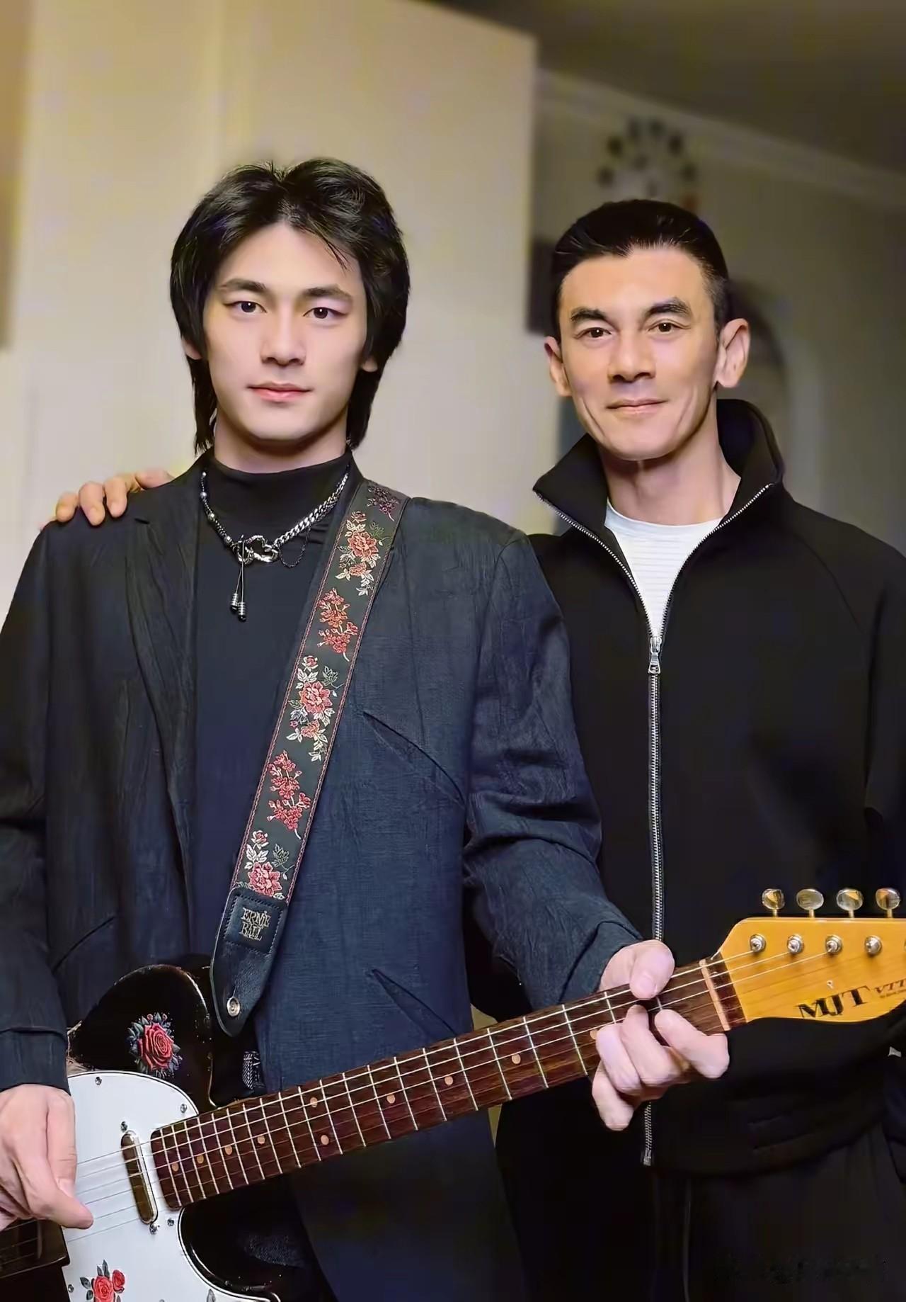 经常在荧幕上扮演军人或者硬汉的任天野，有一个又酷又帅的儿子，妻子原来也是演员，现