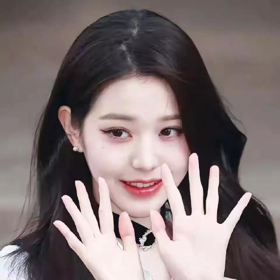 你的美貌，是我永远的骄傲永远美丽而自信 你拍的照片好美 超级迷人笑容 我美滴发光