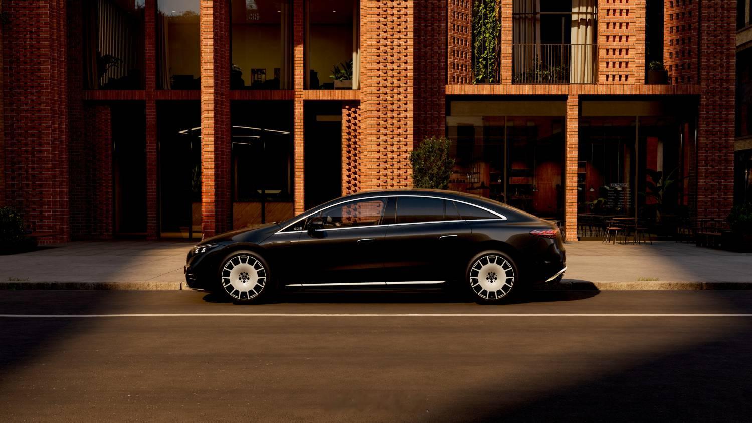 看来奔驰还没放弃EQS，新款官宣了！外观向最新设计语言靠拢，类似纯电CLA的贯穿