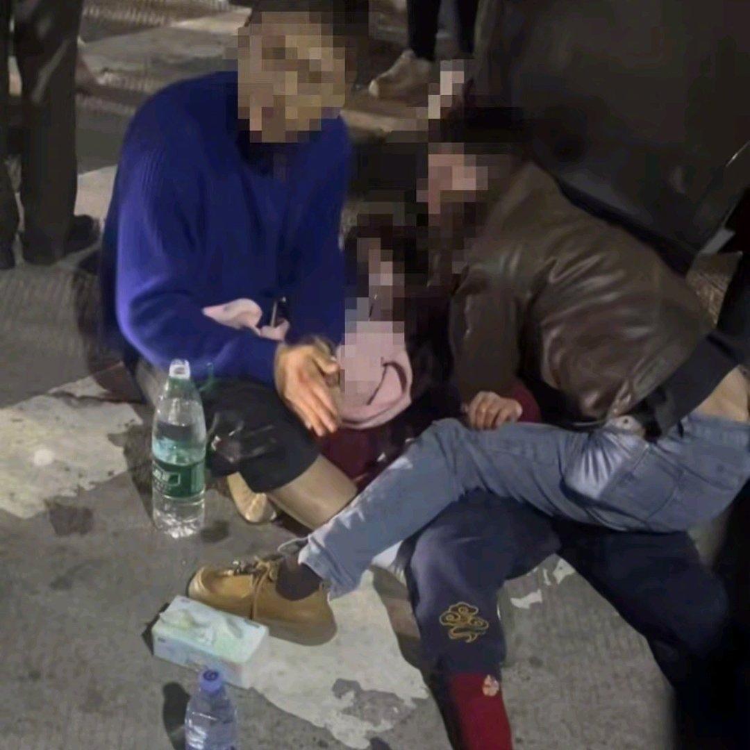 痛心！福建服务区11岁男童被车撞身亡！离谱的是孩子父亲说目击者看到司机是男的，交