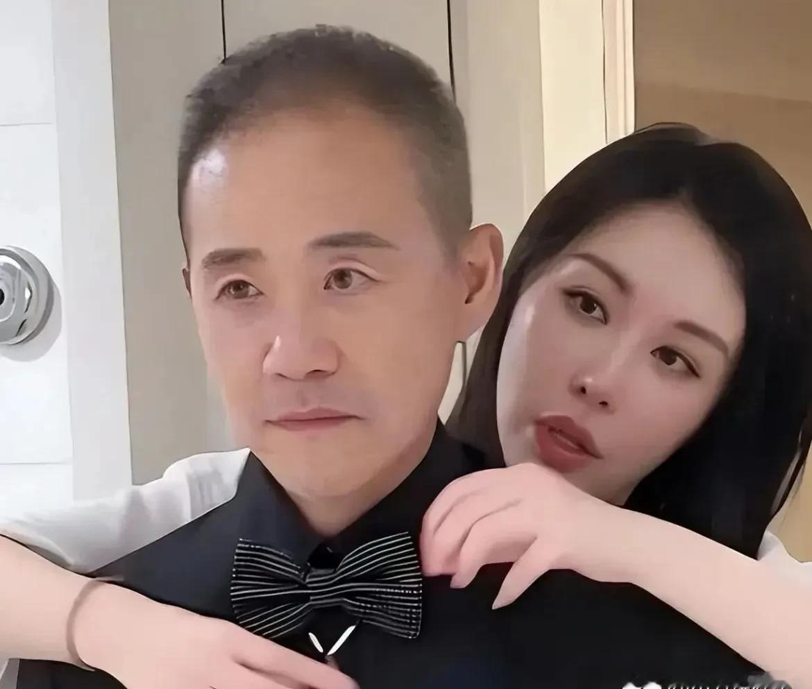 王石现在连人脉都送不出去了。
十年前，田朴珺会晒他介绍的褚时健合影。
如今她自己