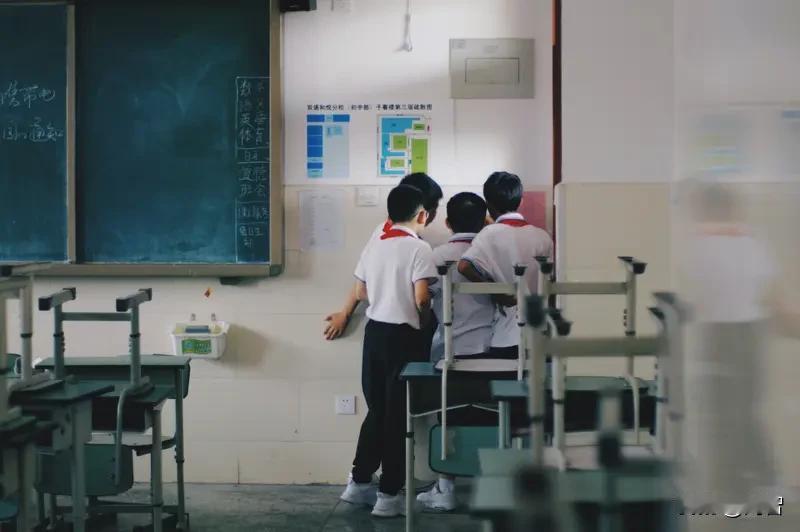 《花有重开日，人无在少年》
当我读小学的时候，羡慕那些读高中的，
当我读高中的时