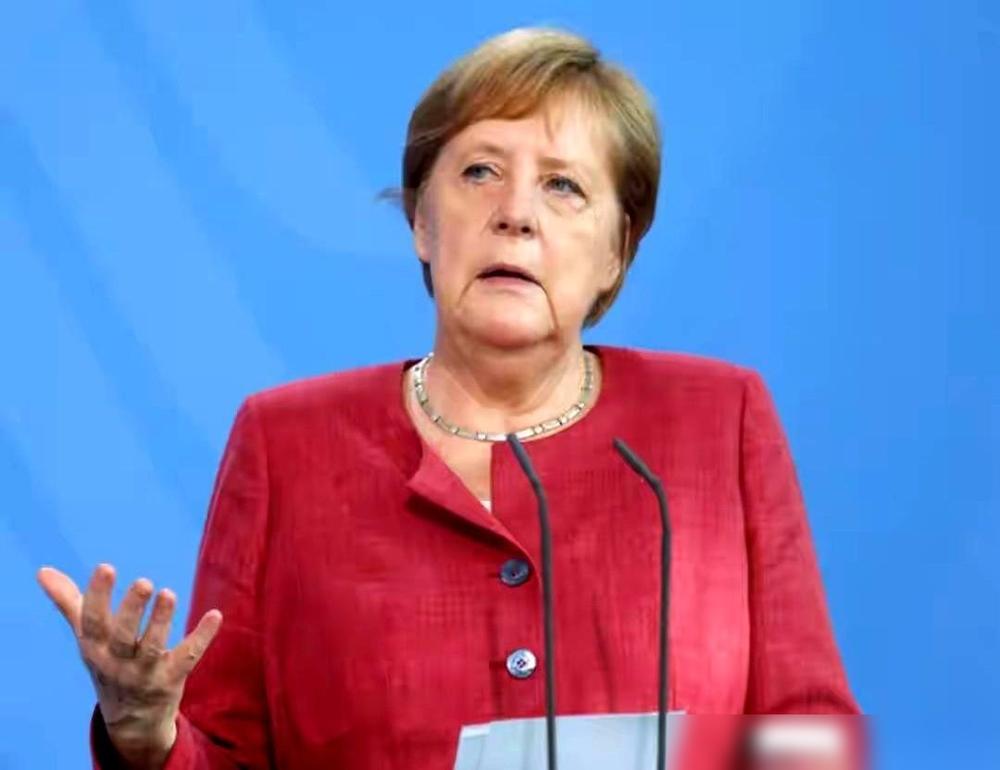 德国那个老太太，默克尔，一出山就直接掀了桌子。

最近她那番“东欧‘小朋友’堵了