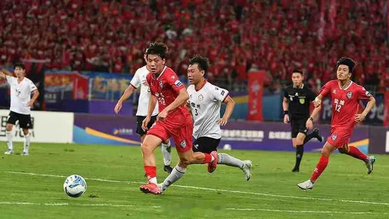 韩国亚运夺金免兵役制度再掀争议。韩国男足、棒球等大批运动员获兵役优待，但网友拿B