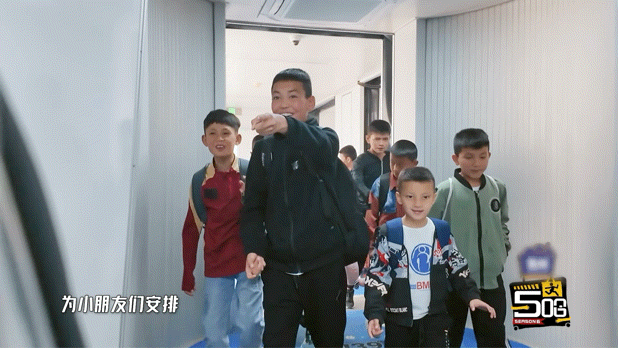 五哈托举新疆少年足球梦哈哈哈哈哈 这期节目看得心里暖暖的，节目组找来新疆阿图什的