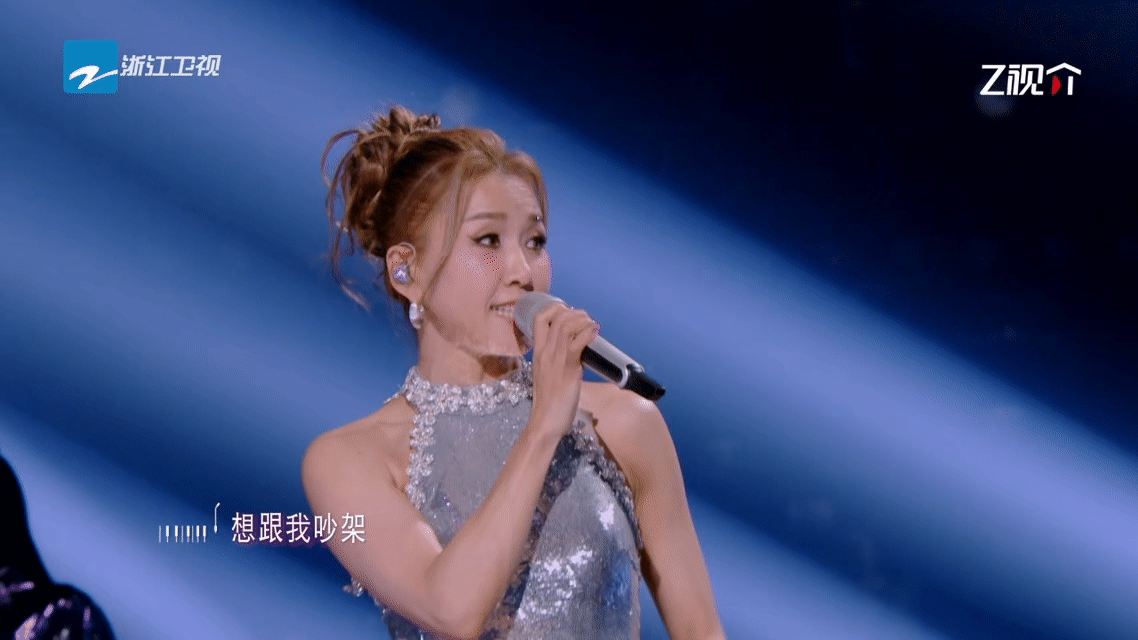 王蓉这两下转音够我考研了我滴妈啊！王蓉转音简直就是考研级教学！《心跳》舞台两声丝