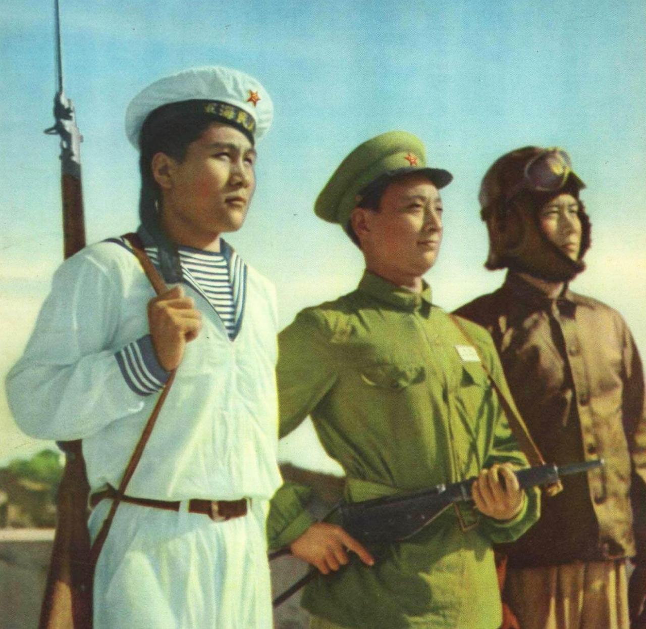 1950 年 ，解放军肩负多重使命：东北边防军完成集结整训，备战应对边境危机；新