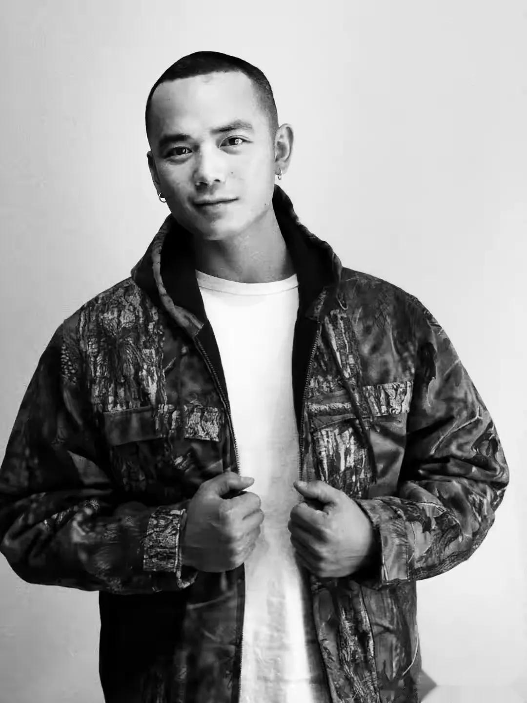 37岁张恒远因黑色素瘤去世了，好可惜，天妒英才！

黑色素瘤是什么呢？看了一下，