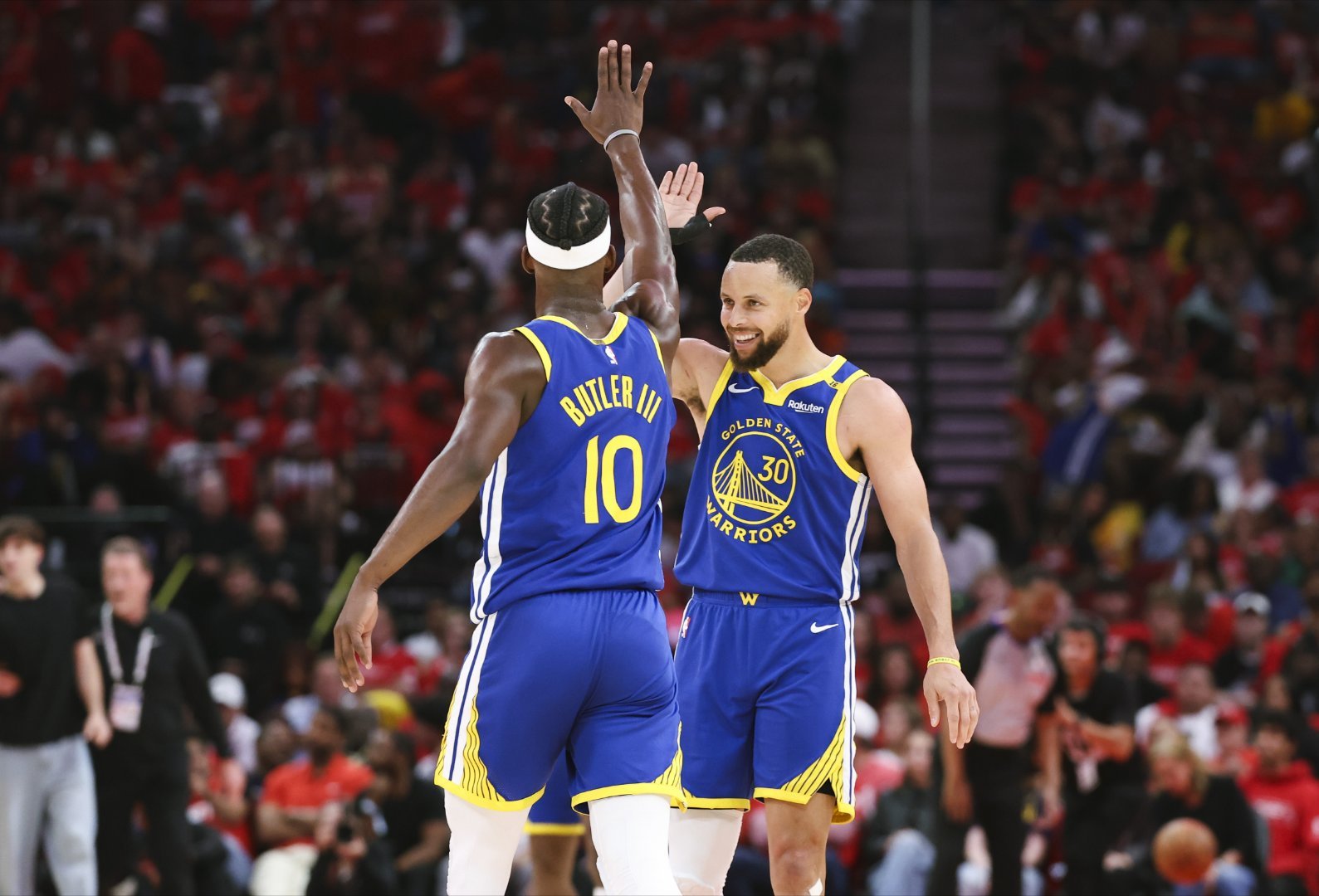 科尔：上季得到巴特勒后我们23胜8负 目前勇士还没有找到那种势头 