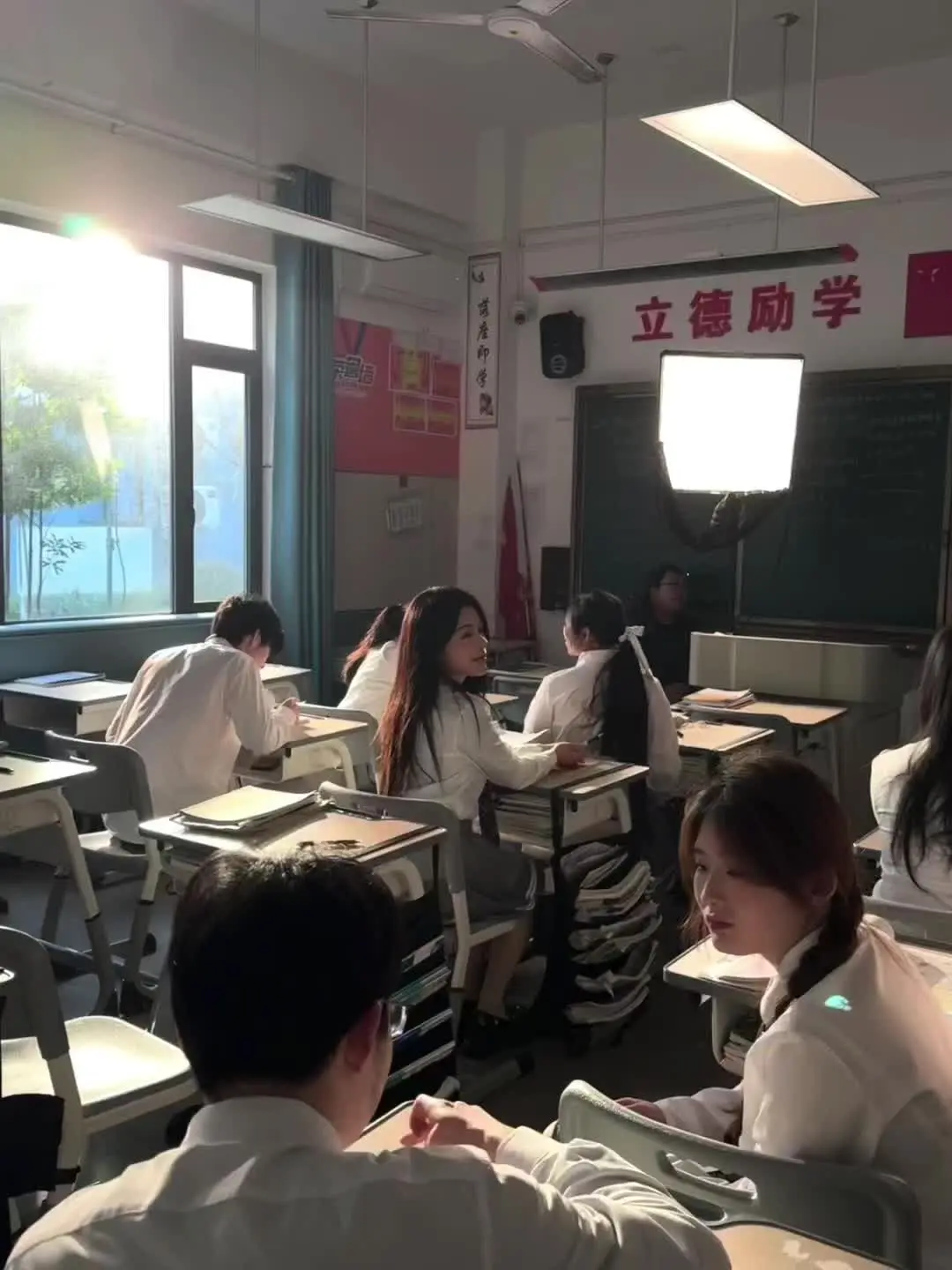 去小卖部吗 我请你