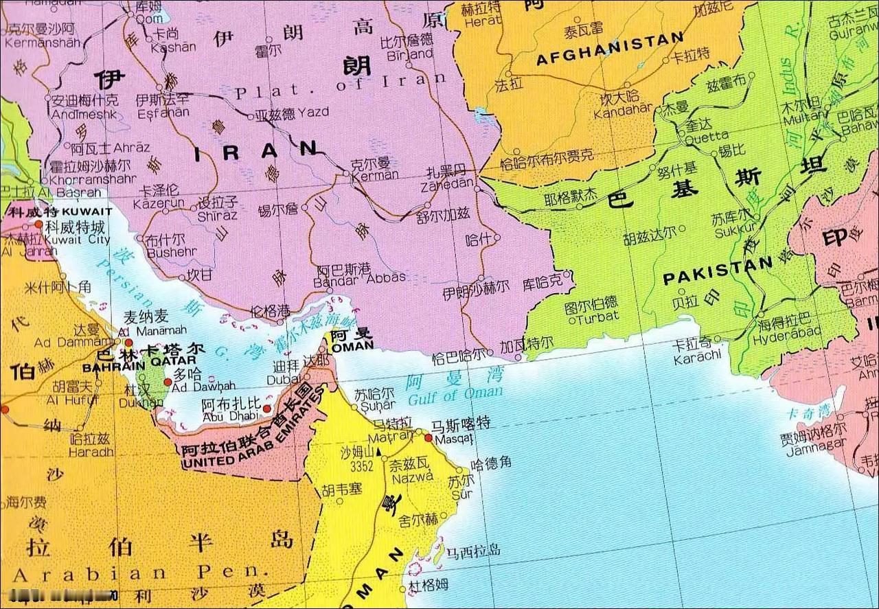 伊朗与阿曼围绕霍尔木兹海峡形成的方案，距离“共同管理海峡”还有明显差别。双方真正