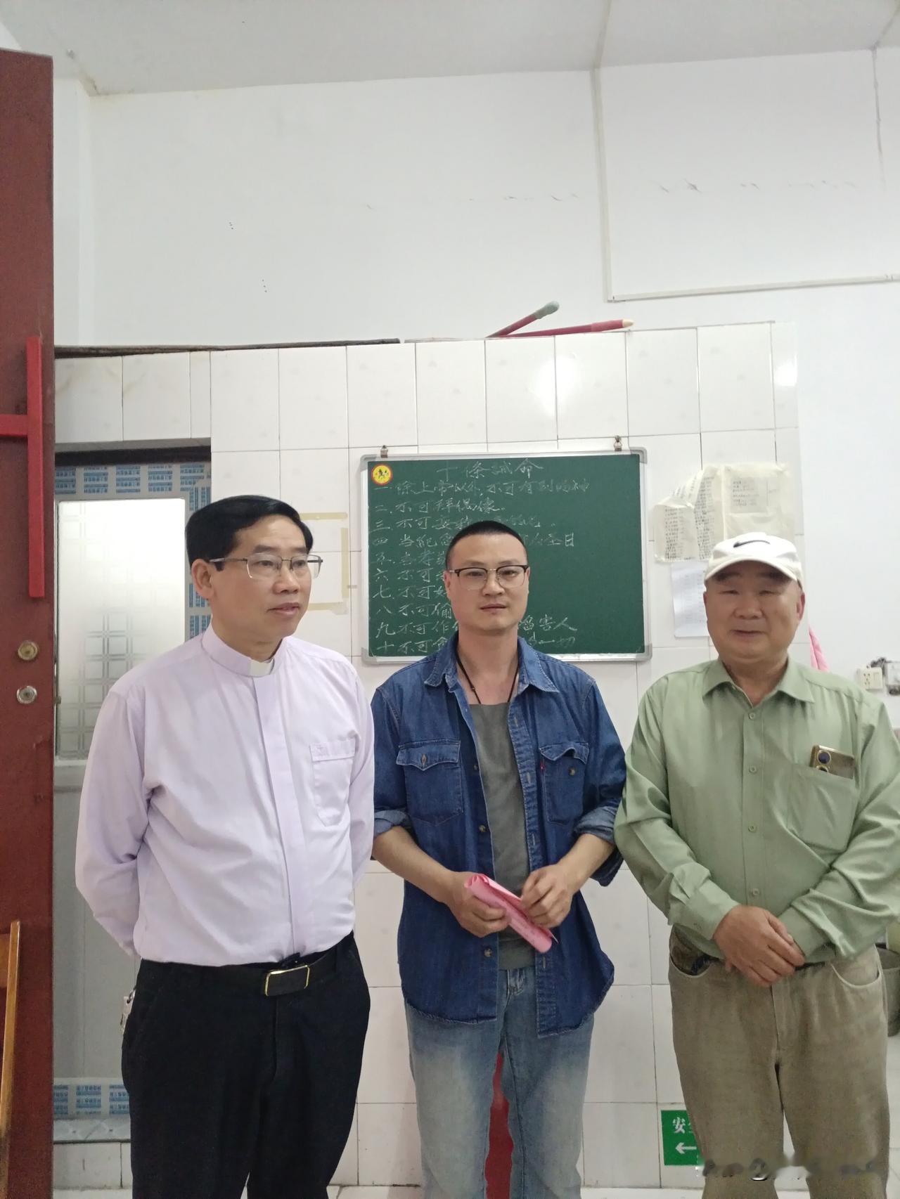 昔日线上连，今日线下见。
2026年4月9日钱局巷聚会点二十年庆，弟兄姊妹纷纷见
