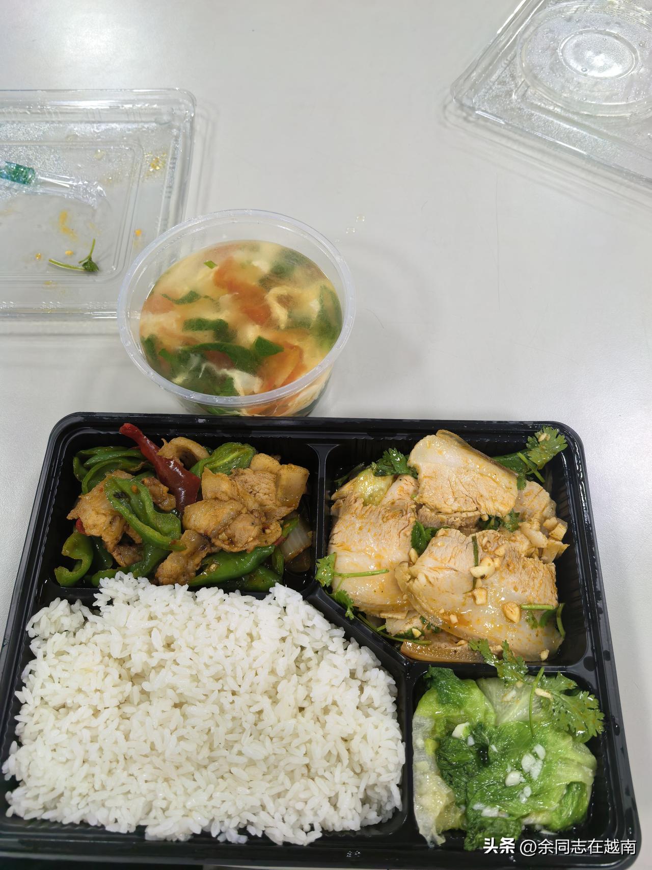 今天是周日，我们上班时间和往常一样， 18:30从住的地方出发，经过20分钟的路