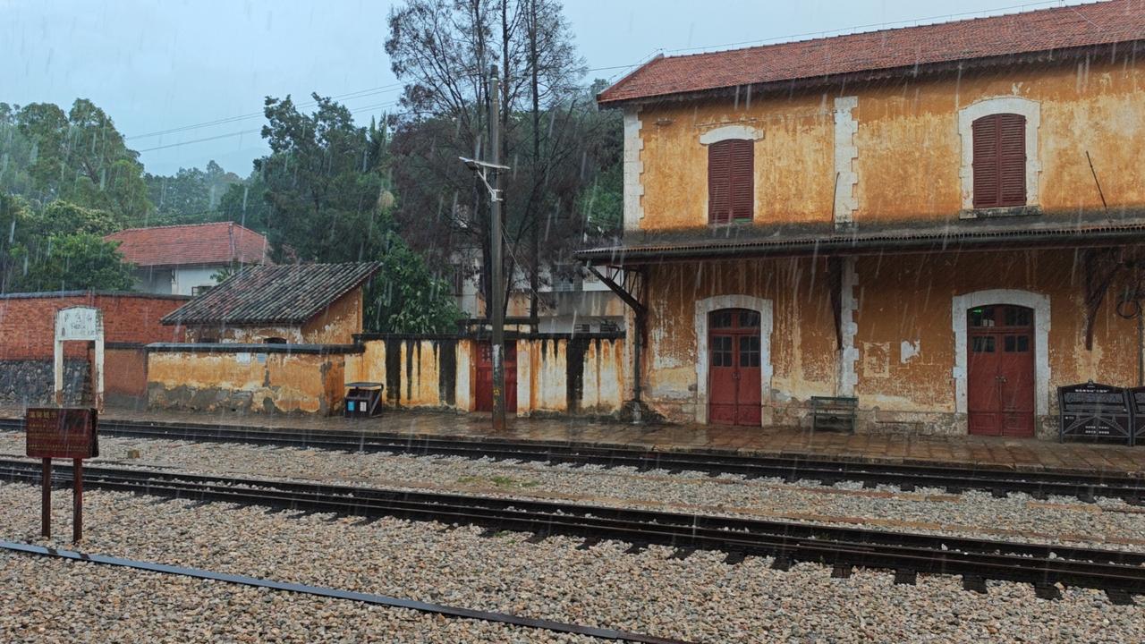 躺平的孩子，最怕的不是被管，是被放弃

当一个孩子选择躺平，把自己封闭在房间里，