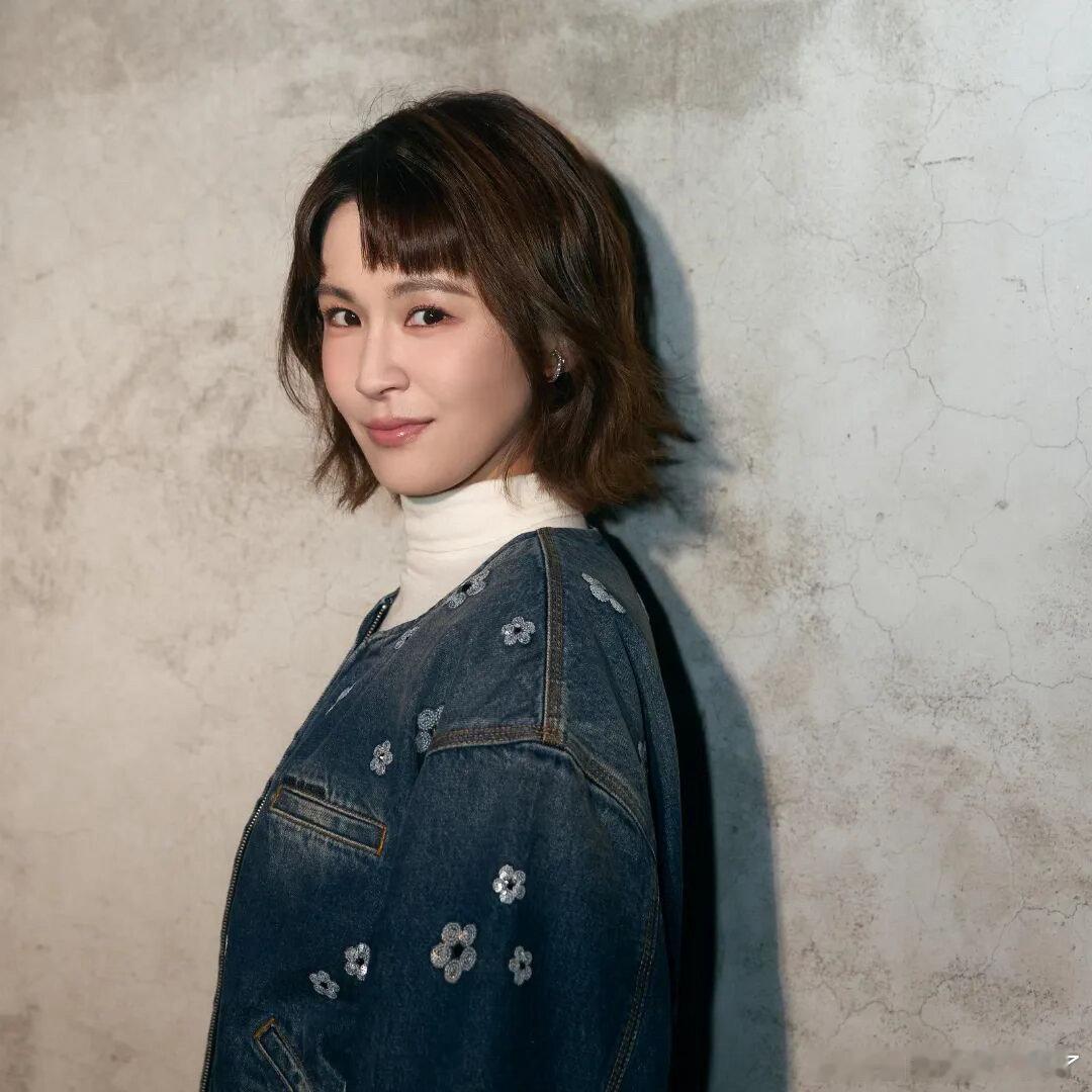 曾沛慈女团附身女团曾沛慈来啦，姐姐自己调侃自己，这次会给我们带来什么样的惊喜呢！