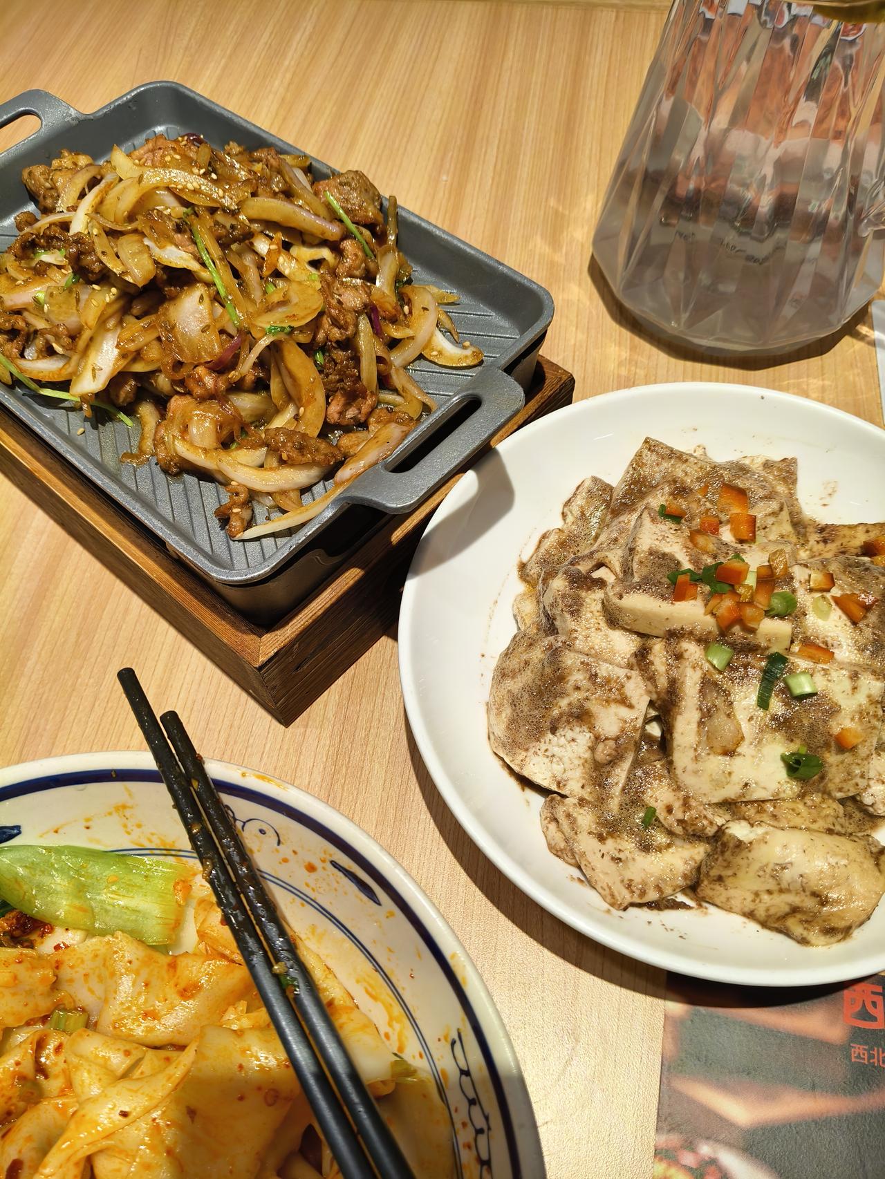 明明是西北菜，结果做的虾酱豆腐这么麻（带辣），既没有豆腐香味也没虾酱的鲜味。