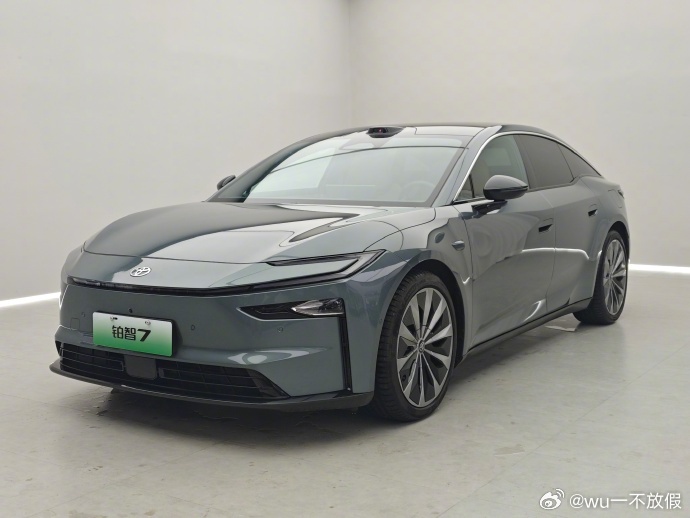 丰田铂智7预售权益价15.68万起 不到20万，配空悬，这几年卷配置真的太猛了 