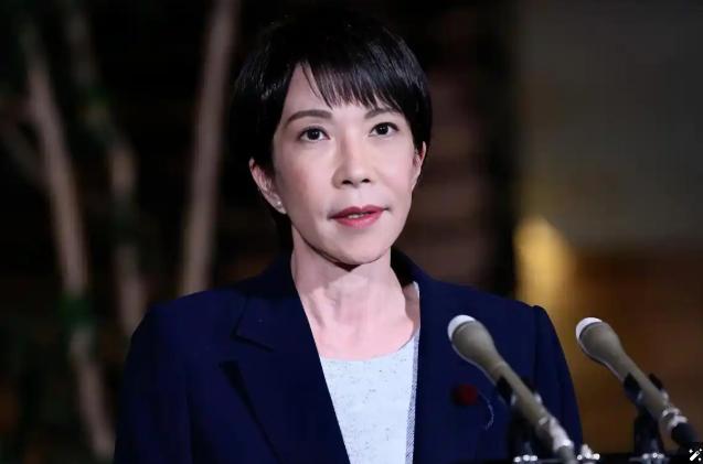 挂断美电话，日本心态慌了，高市连夜调整白皮书，对华称呼直接升级！15 分钟！就这