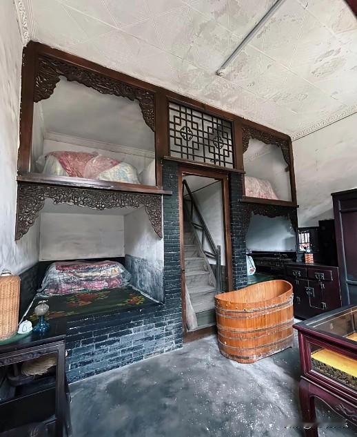 原来在古代丫鬟就住上了上下铺 [呲牙]
