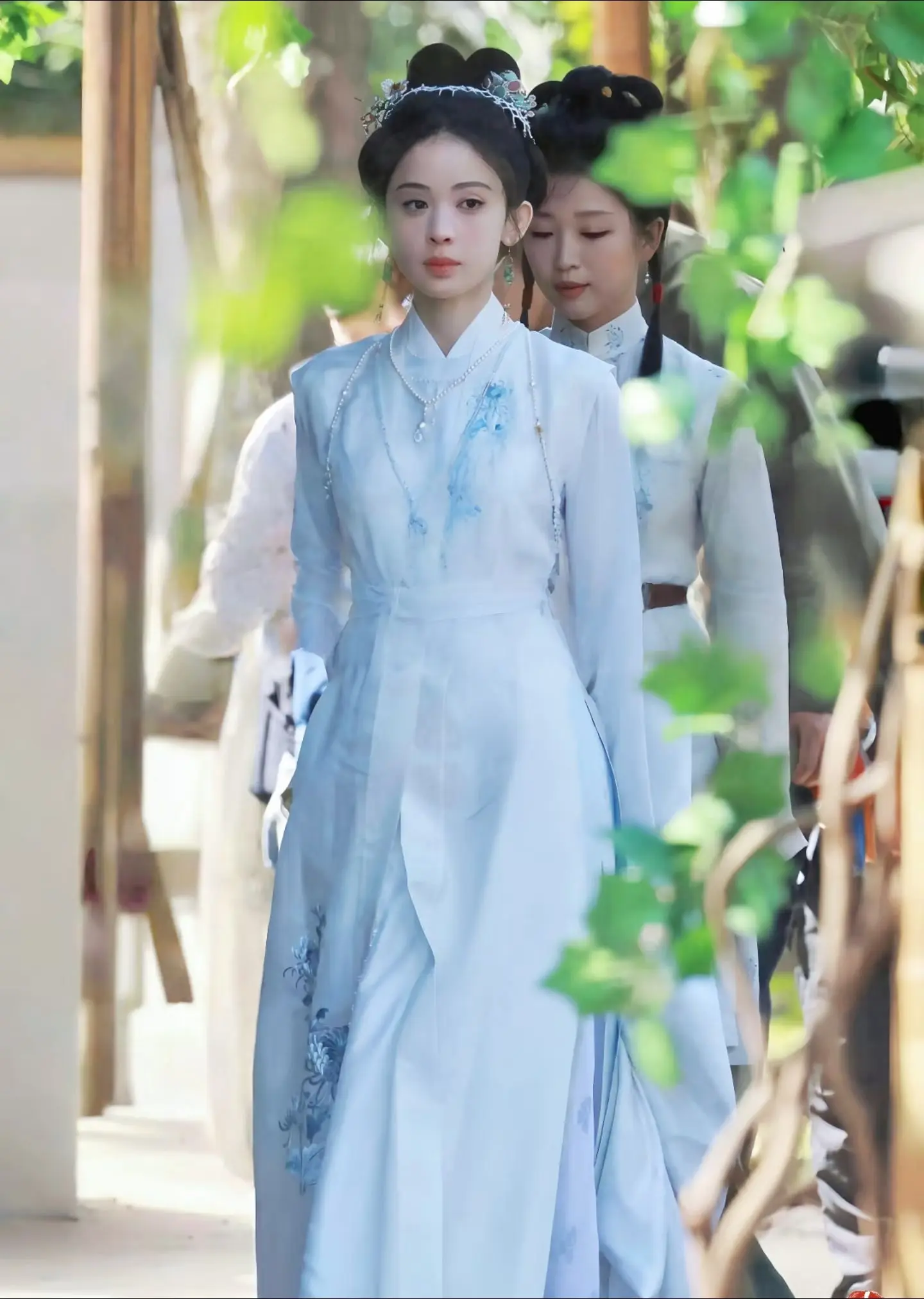 娜扎路透美不胜收，仙气飘飘。只是单纯记录下今日份美女