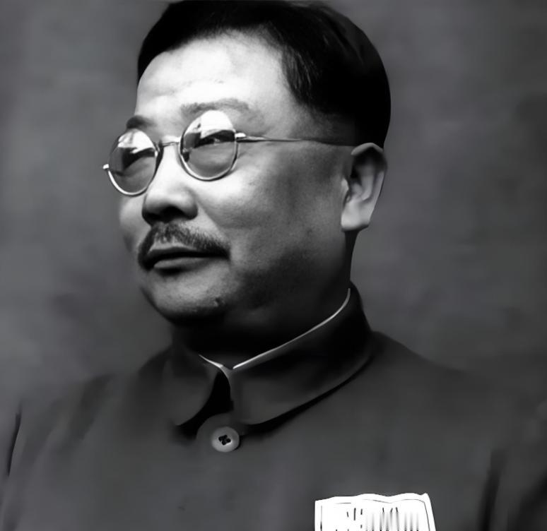 1943年，背负两百多条人命的中统大特务缪庄林潜回延安，跪在李克农的窑洞外自首。