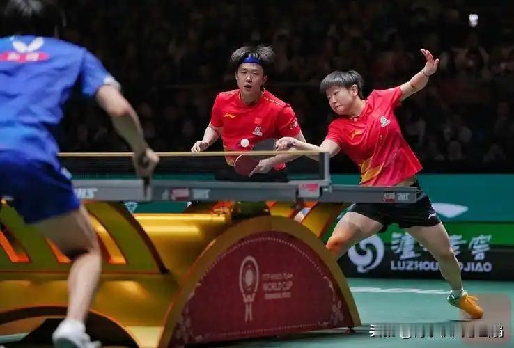 混双是奠定胜利的排头兵
北京时间12月7日上午，2025年国际乒联混合团体世界杯