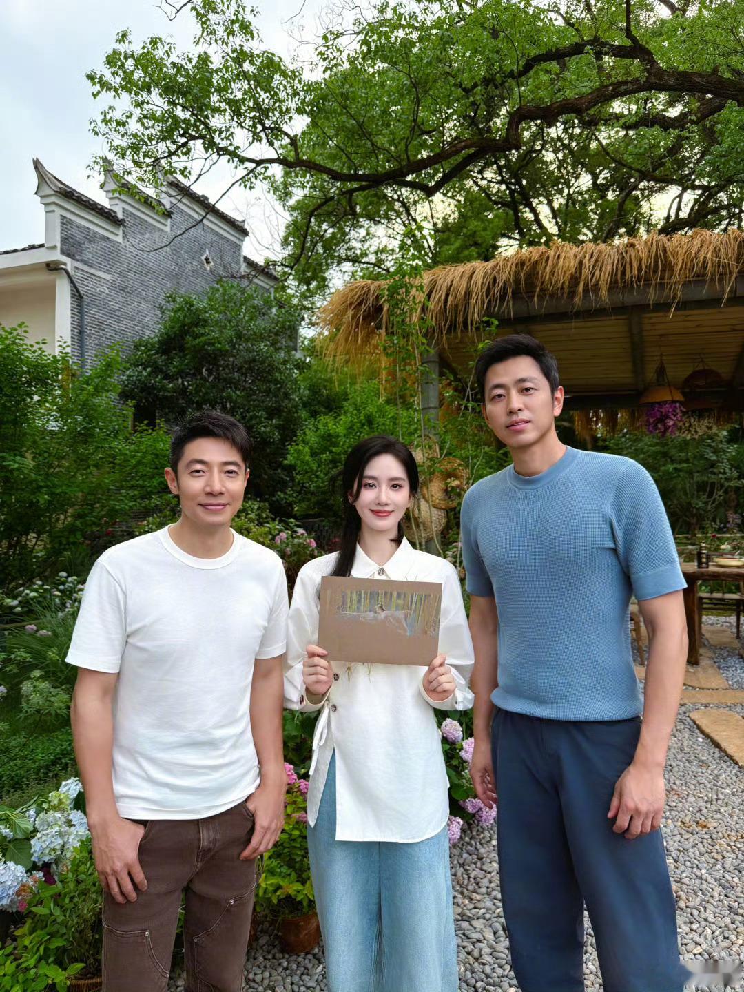 刘诗诗期待花开中国节目播出水哥送刘诗诗手绘画姐姐录制的好开心，期待节目播出！ ​