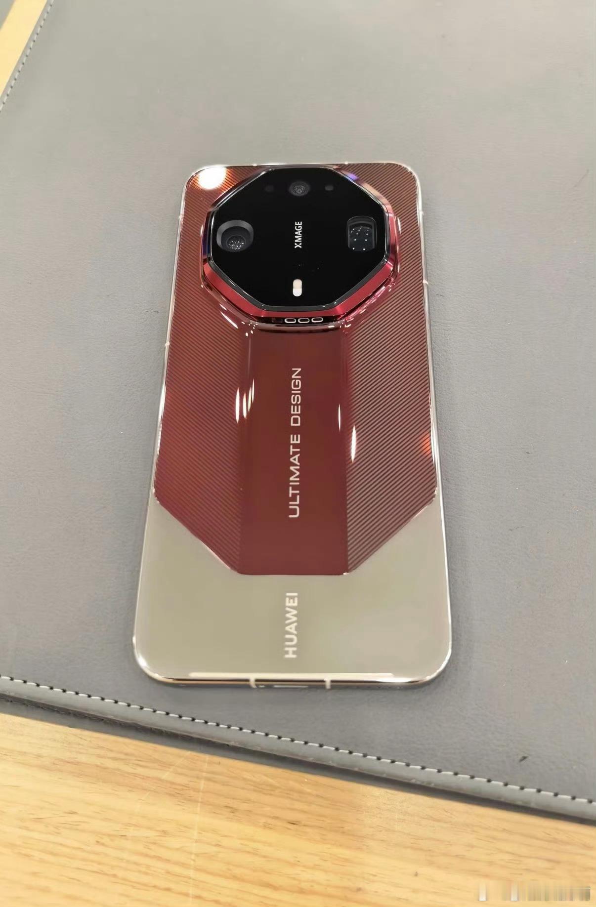 华为Mate90系列定档10月1日官网发布会时间已经撤下了，但外形应该是没跑了[