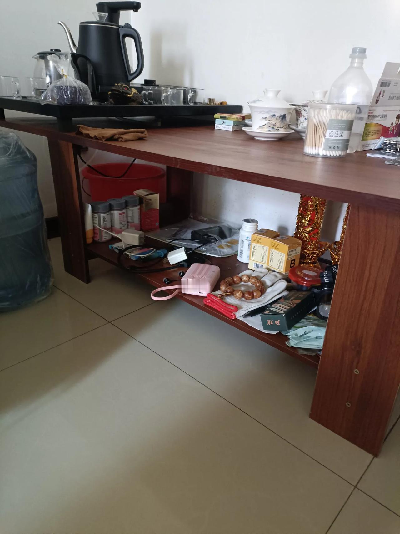 为什么和老公说话不到三句流就吵架，
昨天在家里打算卫生，

发现老公吃的很多保健