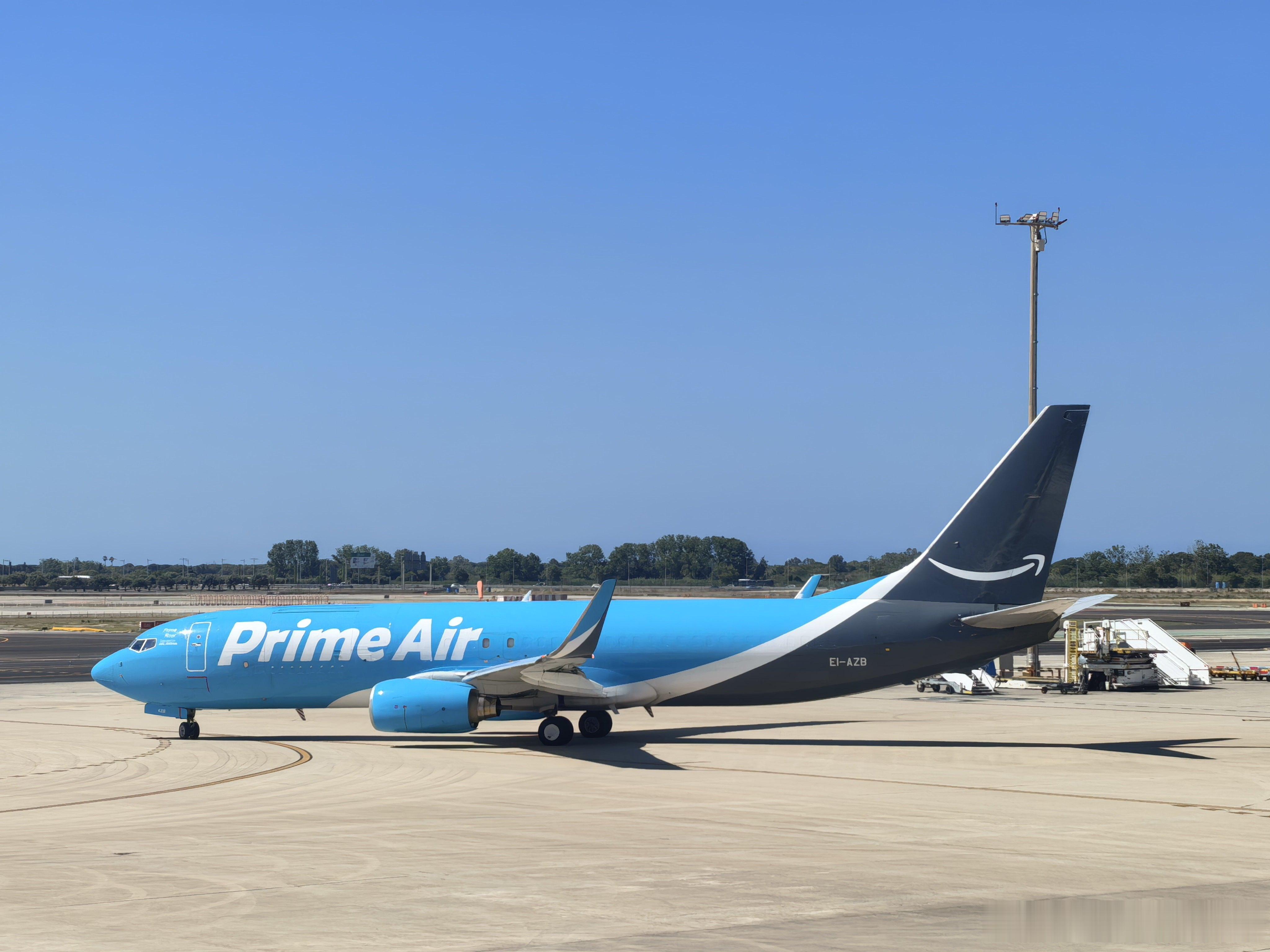 亚马逊的自有航空货运品牌Prime Air，专门用于其电商物流的包裹运输。 