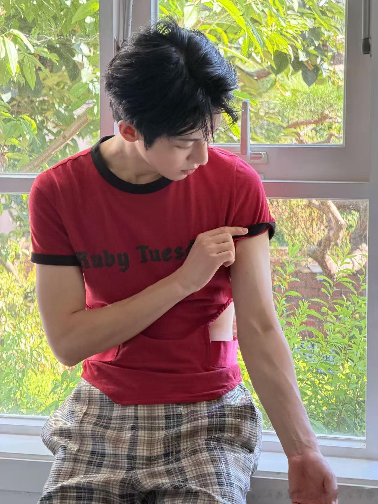 朴时宇  💜  小兔叽最新写真大赏时宇宝宝 你签保咪协议了吗？朴时宇朴时宇是演