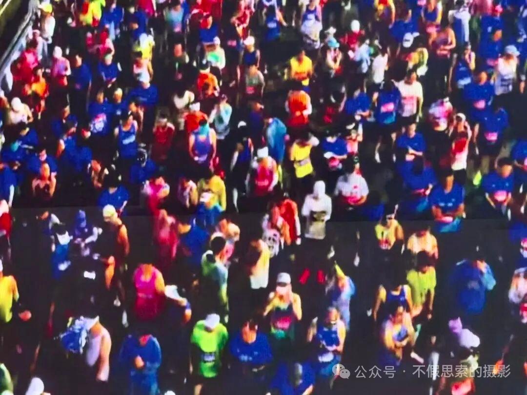 你知道今天有多少人参与马拉松比赛吗？
      2026乌鲁木齐马拉松正式开跑