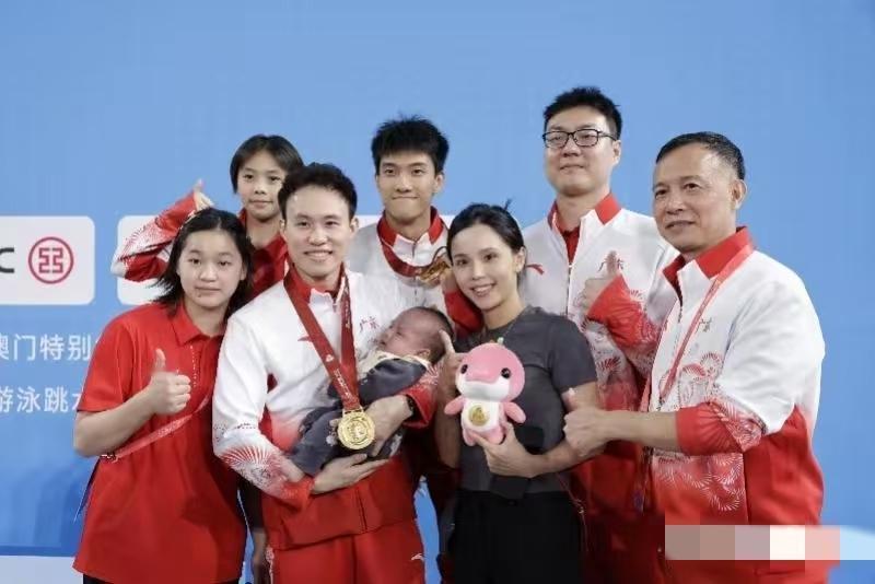 广东跳水队也是牛起来了，
不仅八连冠稳了，
更厉害的是，抛开比分不谈，就光看看这