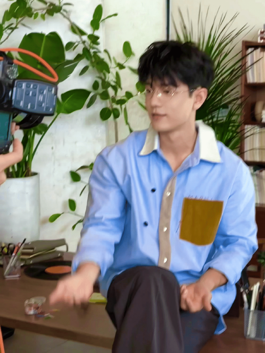 肖战怎么越来越嫩了小猫塑焊死了，肖战越来越嫩～谁不爱！ ​​​