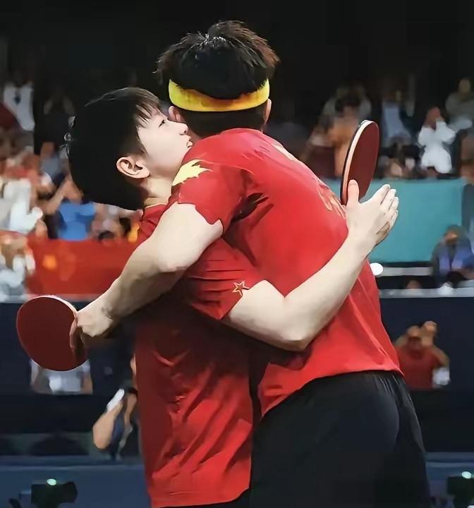 始终相互扶持，坚定不移。每一个日夜的相伴，都让我们更懂彼此，心灵交织成最温暖的旋