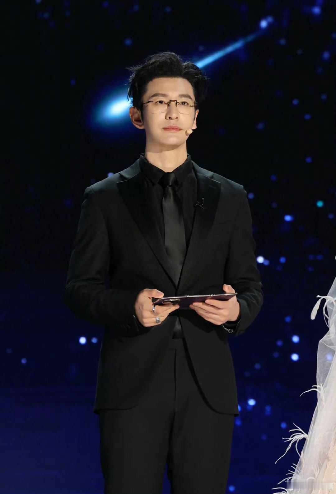 吕严护食跟黄晓明急了 一碗面引发的战争！吕严这护食的架势，黄晓明都懵了。赶紧再下