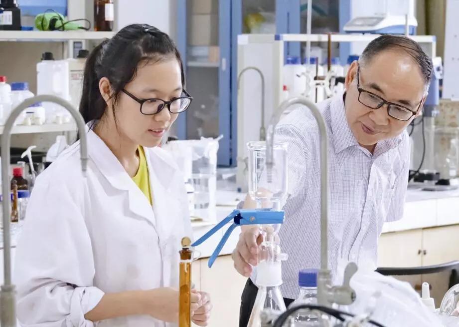 中国外交部发表声明，7月14日，针对有报道指美籍华裔地震学家陈有林是目前唯一在中