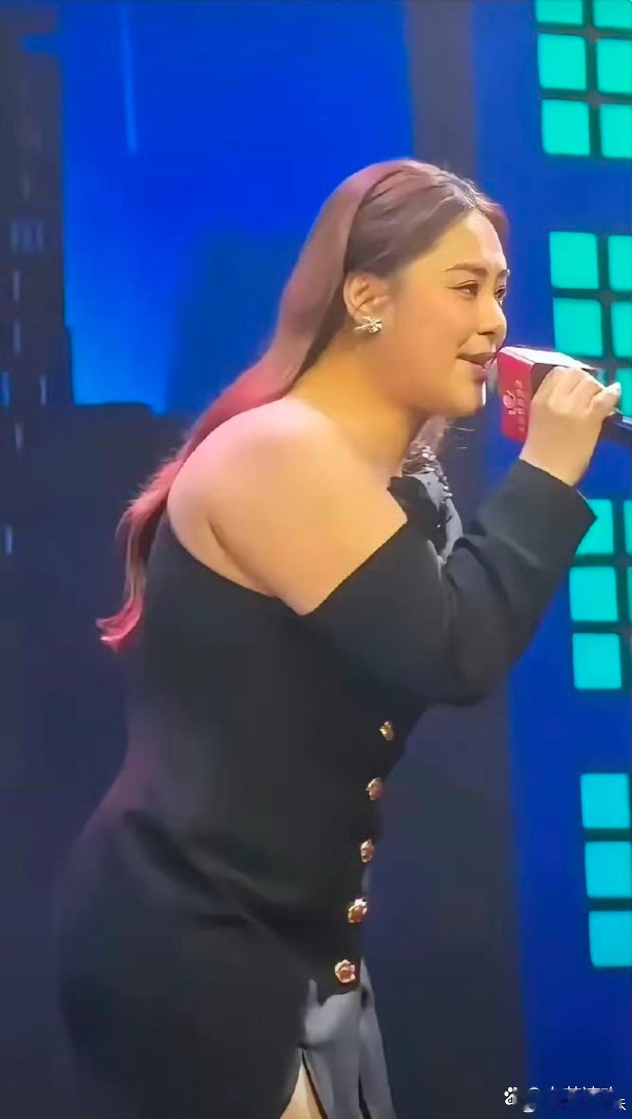 家人们谁懂啊。阿娇这是开启脂肪循环模式了吗？又肥成这样啦，都不晓得这是第几次复胖