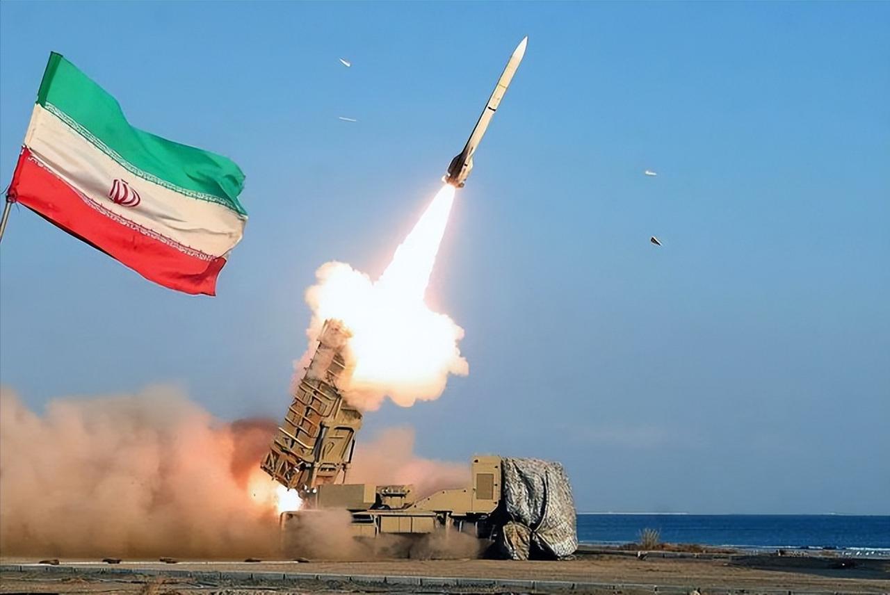 美军基地的弹药库发生了剧烈爆炸，人员进行紧急疏散，战机紧急撤离！
根据革命卫队发